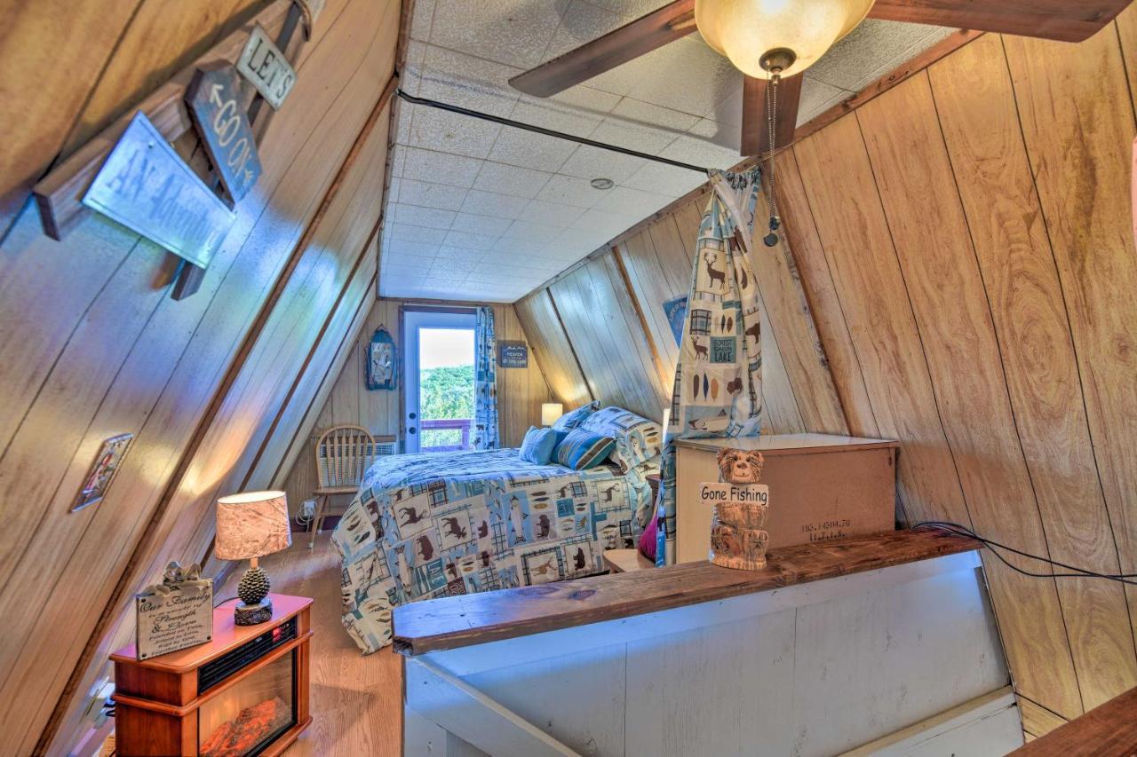 Charming Lake Creek Cabin With Pool Access And Decks Granbury Εξωτερικό φωτογραφία
