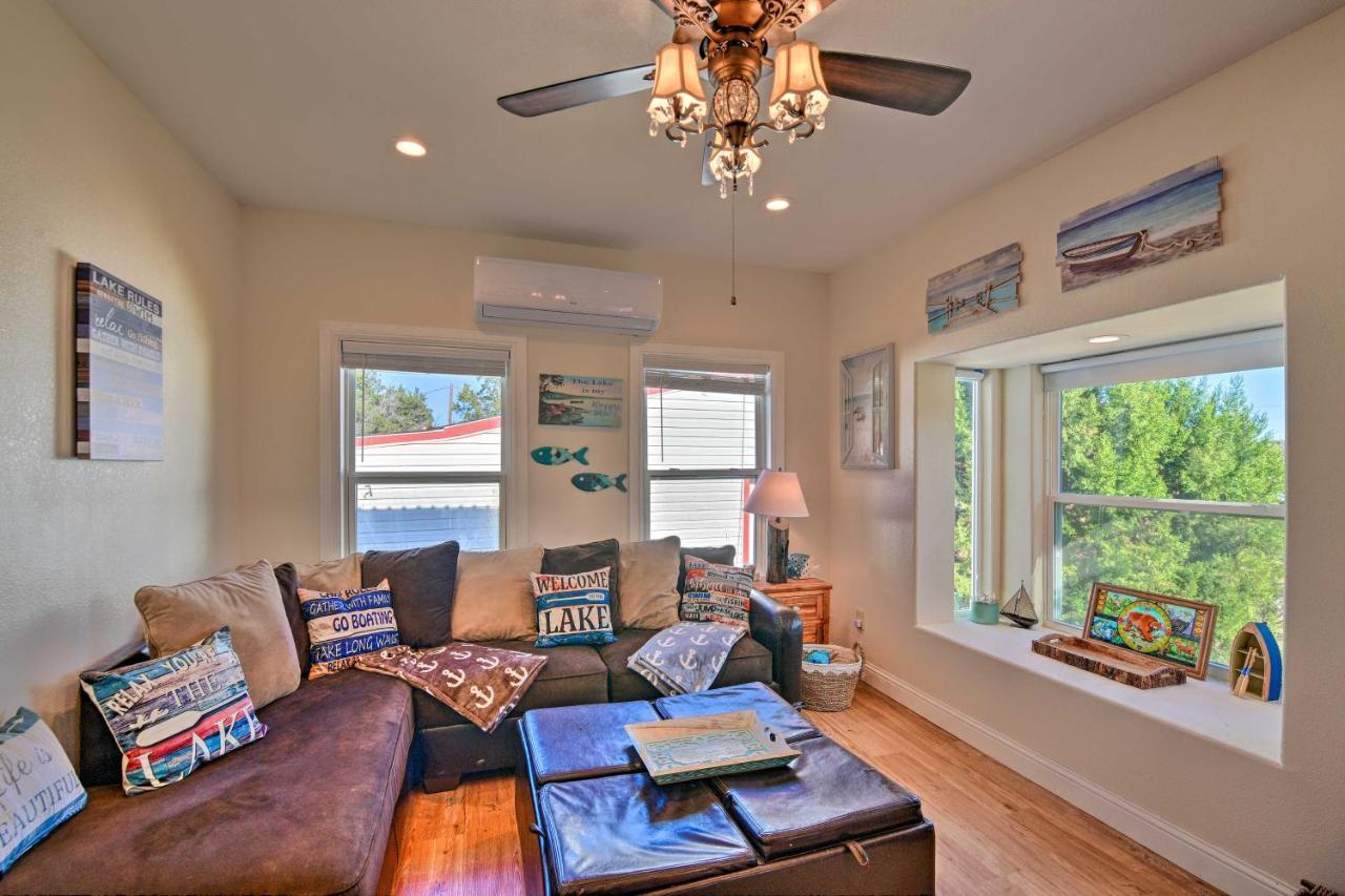 Charming Lake Creek Cabin With Pool Access And Decks Granbury Εξωτερικό φωτογραφία