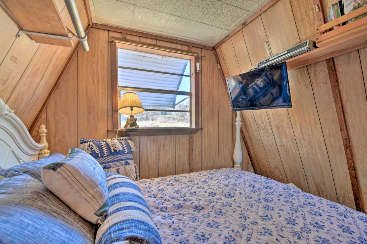 Charming Lake Creek Cabin With Pool Access And Decks Granbury Εξωτερικό φωτογραφία