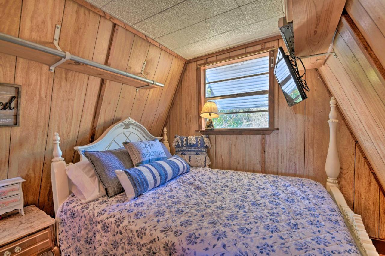 Charming Lake Creek Cabin With Pool Access And Decks Granbury Εξωτερικό φωτογραφία