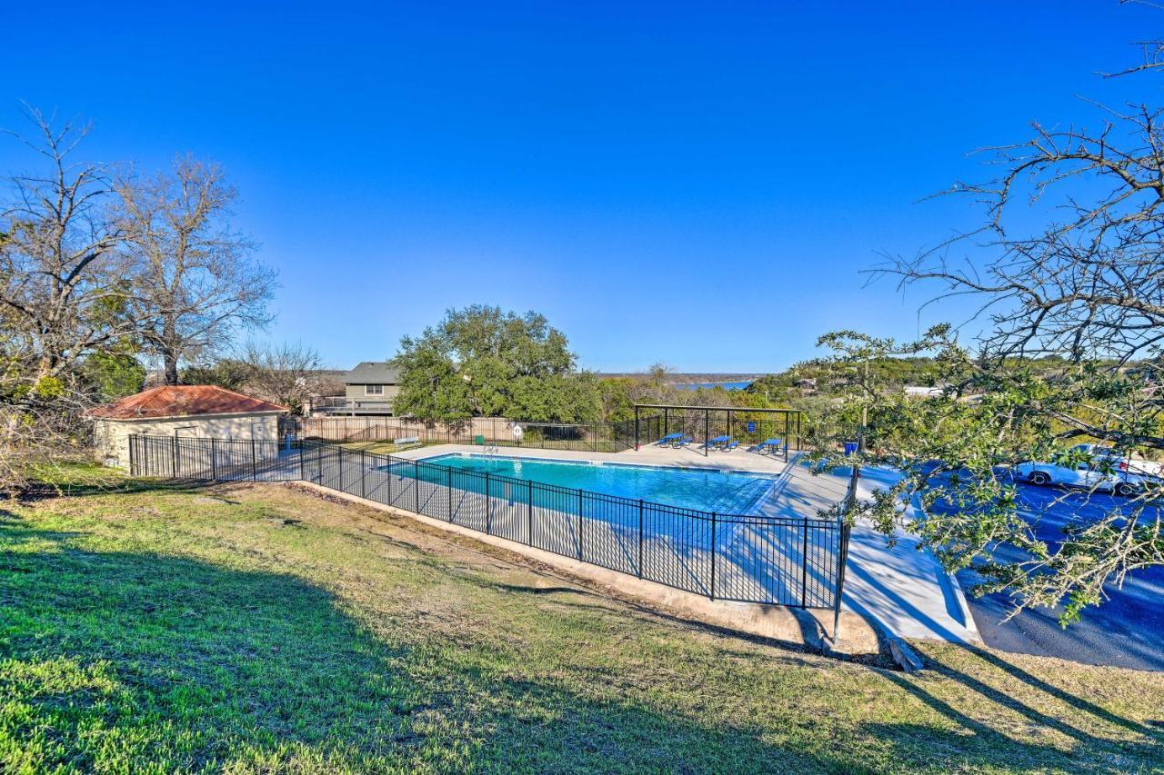 Charming Lake Creek Cabin With Pool Access And Decks Granbury Εξωτερικό φωτογραφία
