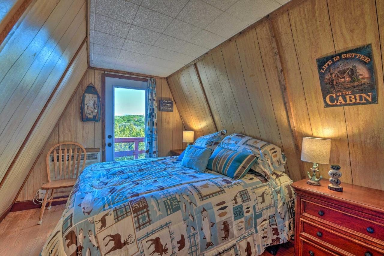 Charming Lake Creek Cabin With Pool Access And Decks Granbury Εξωτερικό φωτογραφία