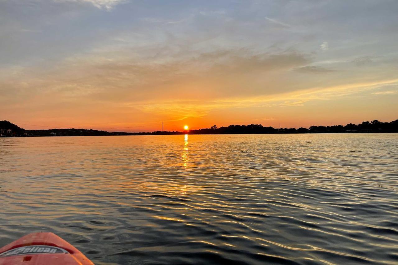 Charming Lake Creek Cabin With Pool Access And Decks Granbury Εξωτερικό φωτογραφία