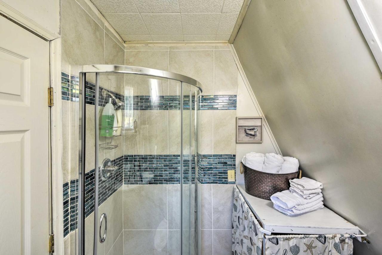 Charming Lake Creek Cabin With Pool Access And Decks Granbury Εξωτερικό φωτογραφία
