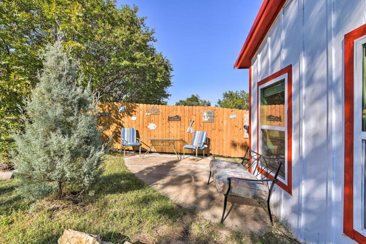 Charming Lake Creek Cabin With Pool Access And Decks Granbury Εξωτερικό φωτογραφία