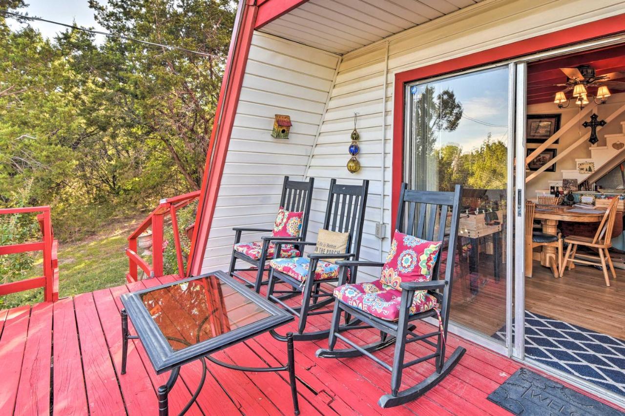 Charming Lake Creek Cabin With Pool Access And Decks Granbury Εξωτερικό φωτογραφία