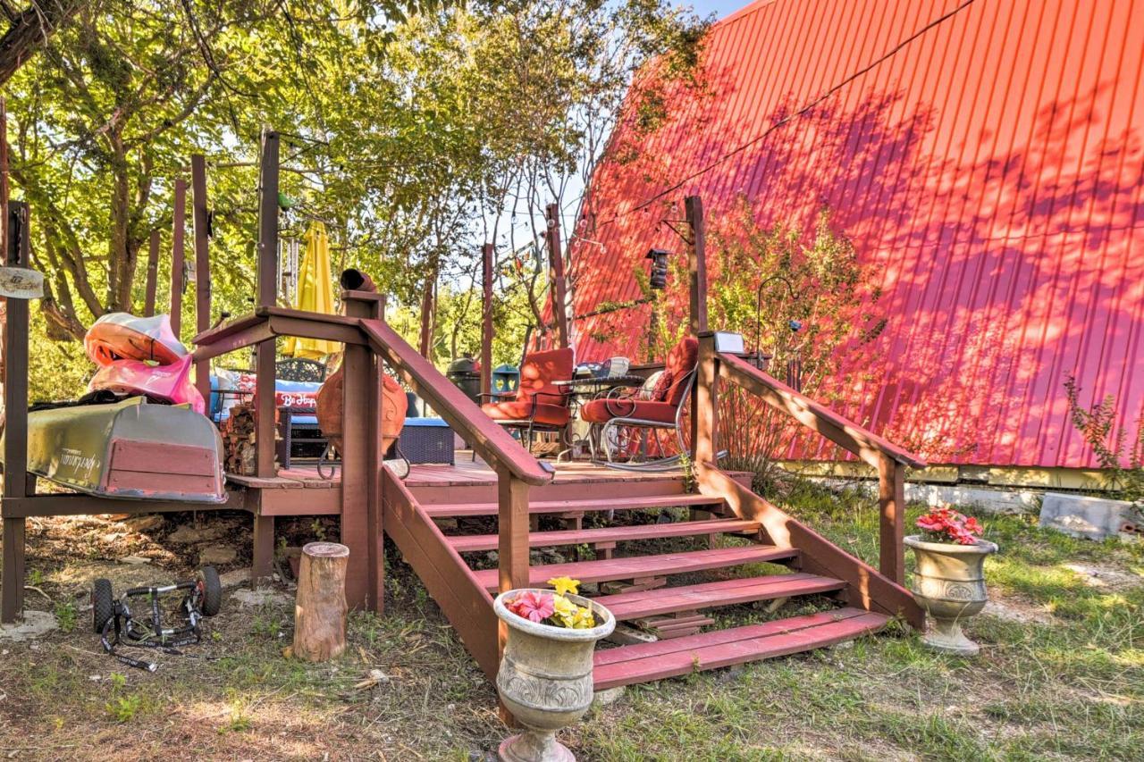 Charming Lake Creek Cabin With Pool Access And Decks Granbury Εξωτερικό φωτογραφία