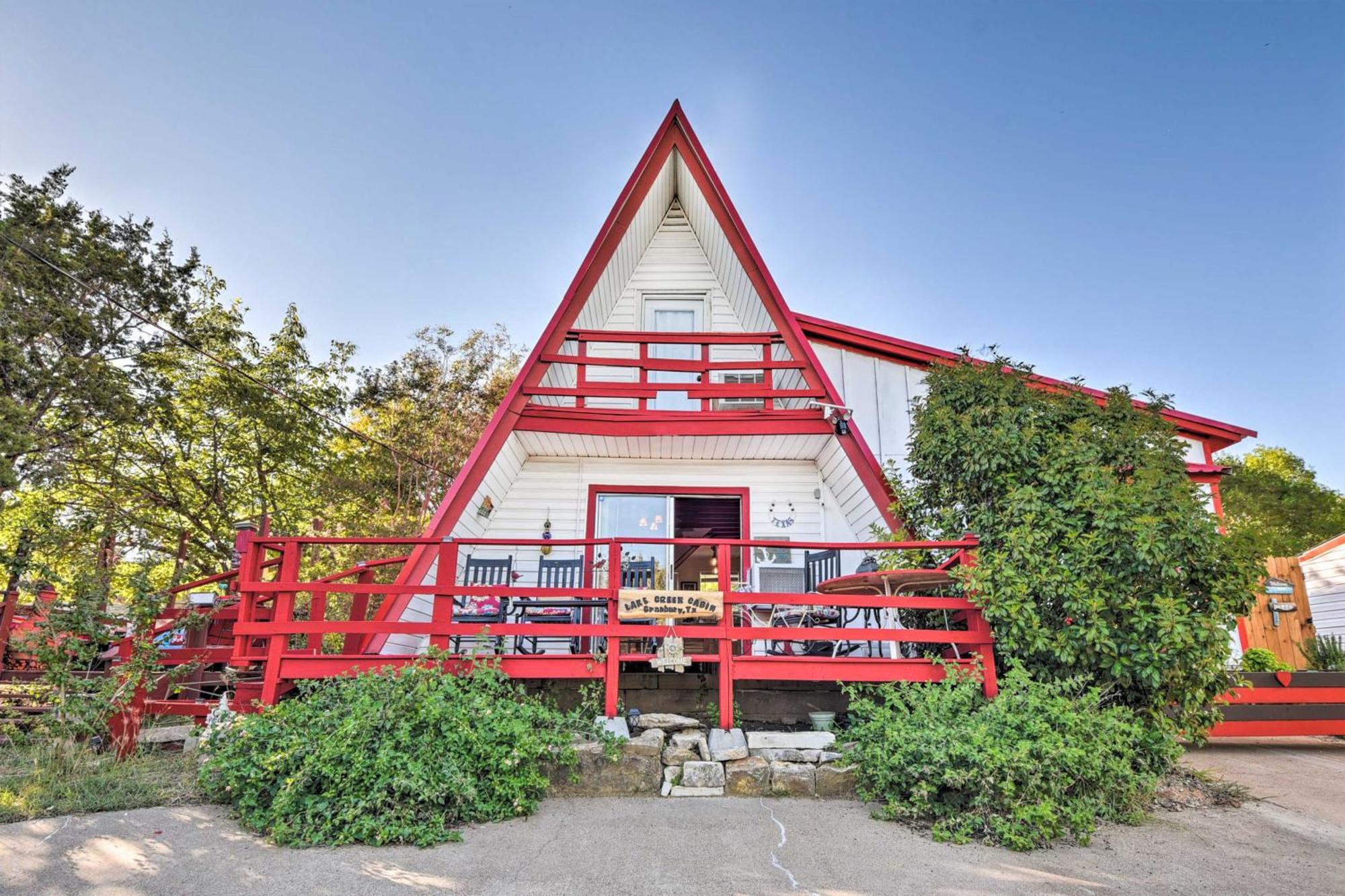 Charming Lake Creek Cabin With Pool Access And Decks Granbury Εξωτερικό φωτογραφία